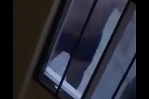 espiando a mi vecino por su ventana (parte 1)