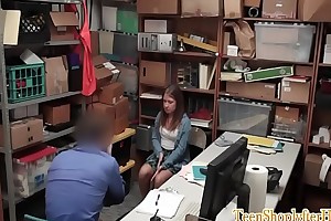 Compacted caught sneak-thief sucks off manager
