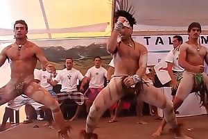 Surrounding naked warrior dance