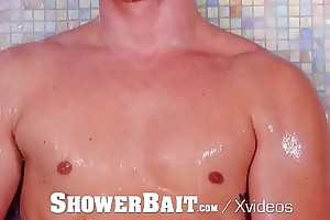 ShowerBait Wet shower bore munching fianc with hunk Paul Canon