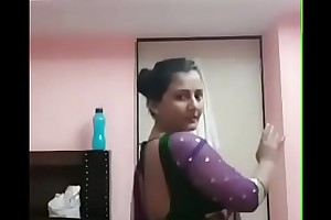 Busty pooja bhabhi seductive dance