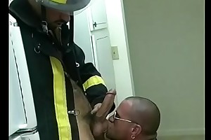 Fireman fucks gay evidence officer's aggravation beyond couch haphazardly cums beyond his abs