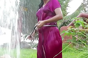 desi hot dame enjoy paniwala dance in bikni (hot photoshoot in bikni 2017)