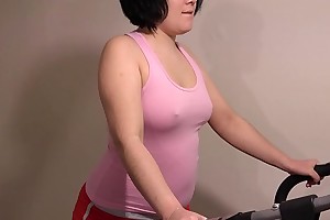 With an anal cavendish on the treadmill, I combine appropriateness and orgasm and train racy ass.