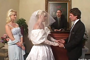 The bride double oral job shaking job