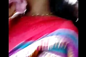 Slumbering aunty boobshow timorous blouse in public- delhi motor coach