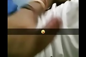 Novinho batendo uma no Snapchat pro amiguinho