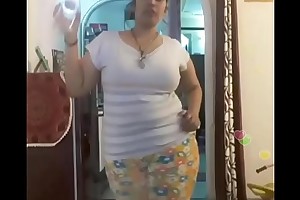 Hot desi indian bhabi shaking her sexi ass andboobs on bigo live...4